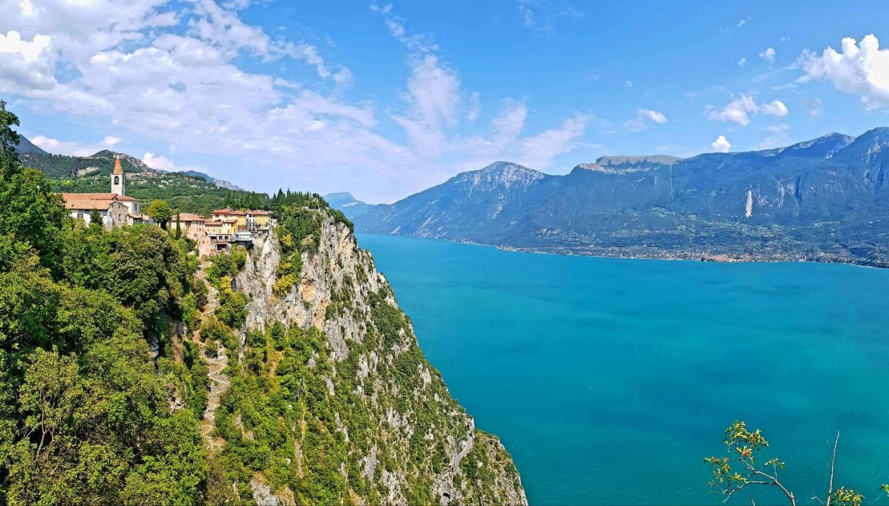 Teresa Campi Apartments Lake View By Gardadomusmea Tremosine Exterior foto